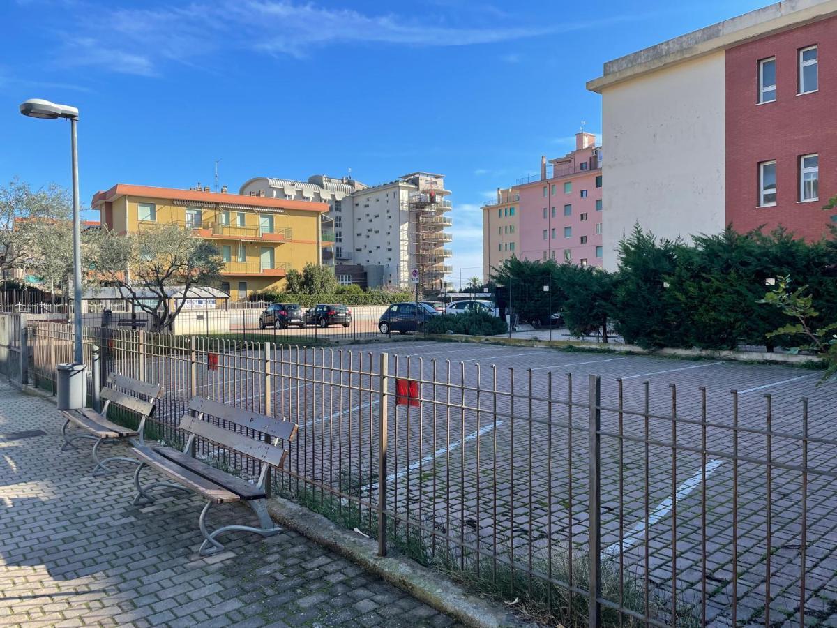 Апартаменты 50 Metri Dal Mare - Free Parking E A/C Пьетра-Лигуре Номер фото