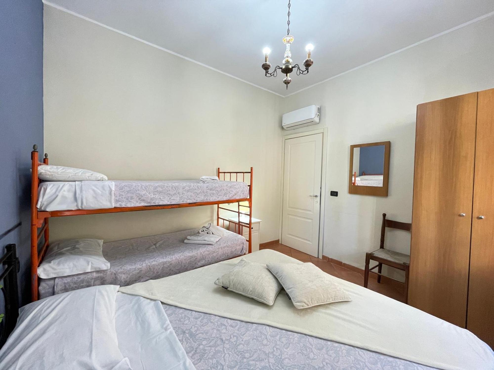 Апартаменты 50 Metri Dal Mare - Free Parking E A/C Пьетра-Лигуре Экстерьер фото